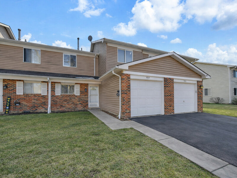 454 Esselen Court Carol Stream IL 60188