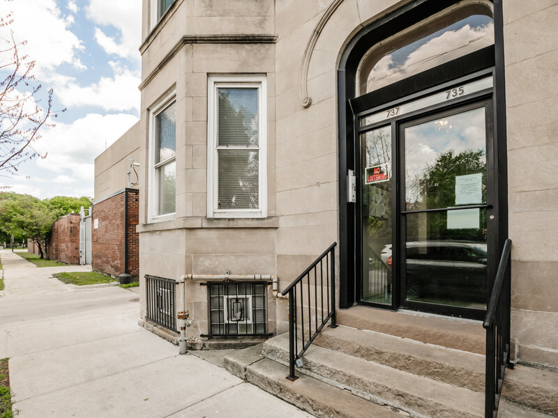 735 E 50th Street Chicago IL 60615