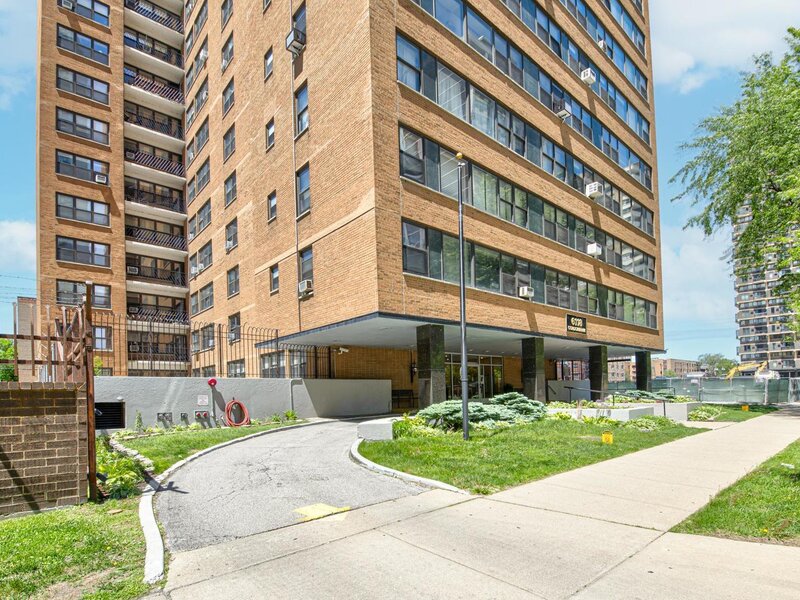 6118 N Sheridan Road Chicago IL 60660
