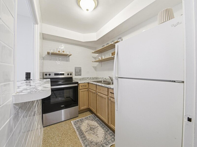 6118 N Sheridan Road Chicago IL 60660