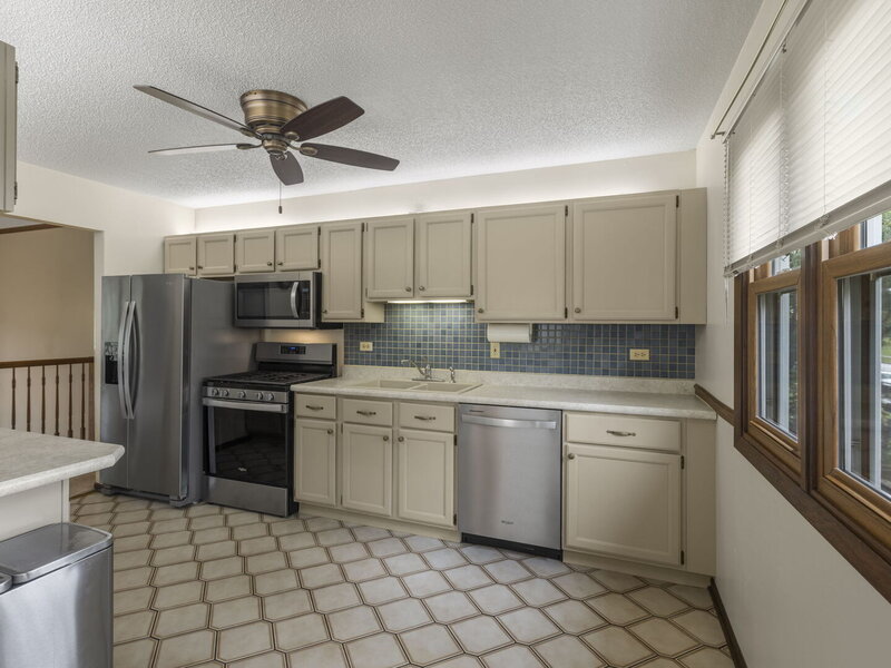 1965 Crescent Lane Hoffman Estates IL 60169