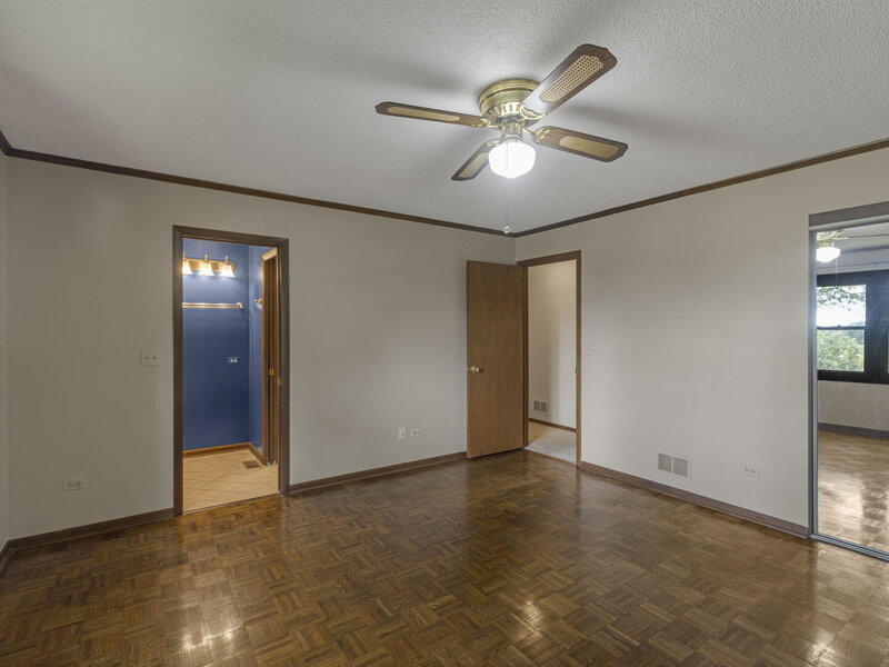 1965 Crescent Lane Hoffman Estates IL 60169