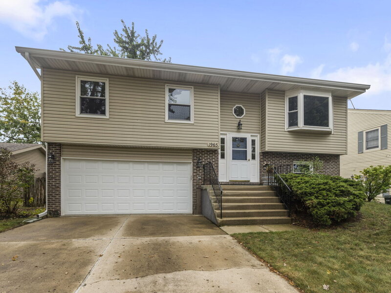 1965 Crescent Lane Hoffman Estates IL 60169