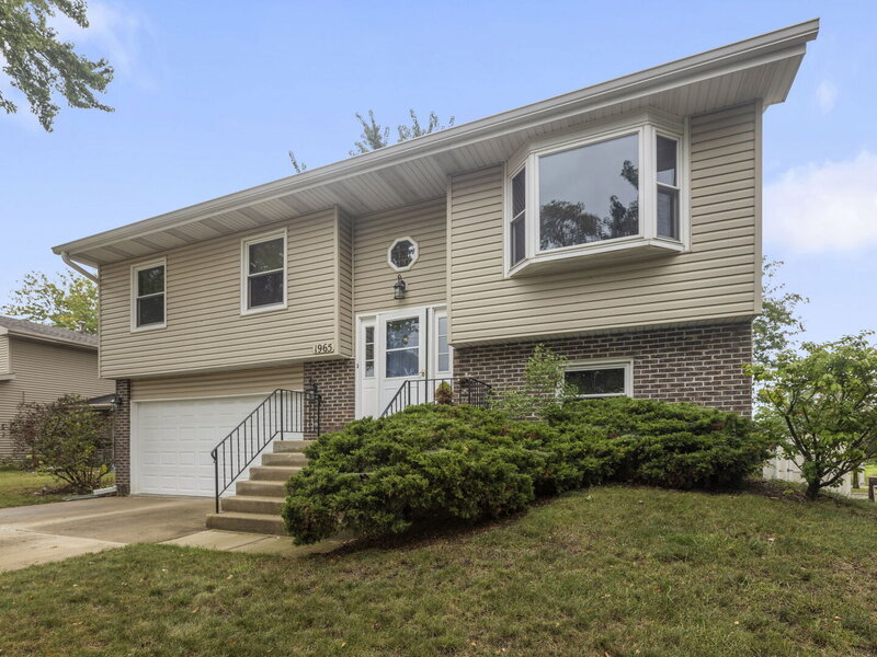 1965 Crescent Lane Hoffman Estates IL 60169