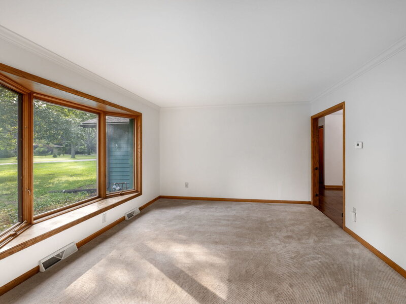749 N Sharon Drive Woodstock IL 60098