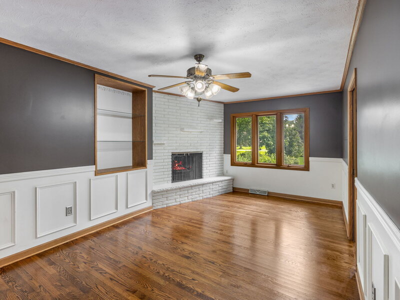 749 N Sharon Drive Woodstock IL 60098