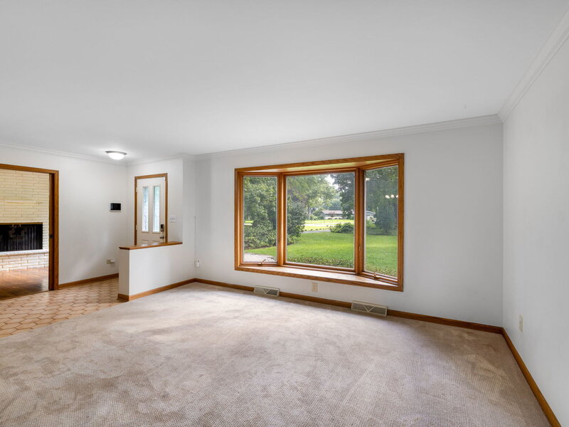 749 N Sharon Drive Woodstock IL 60098