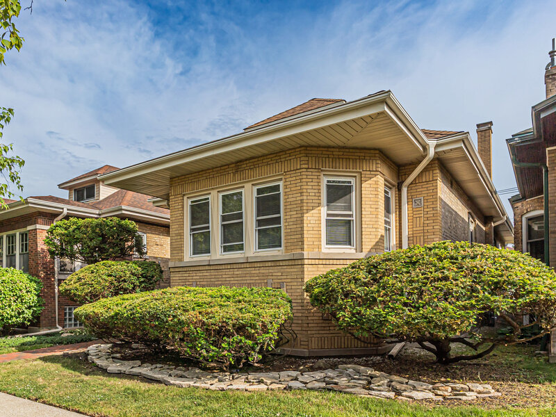 2539 W Morse Avenue Chicago IL 60645