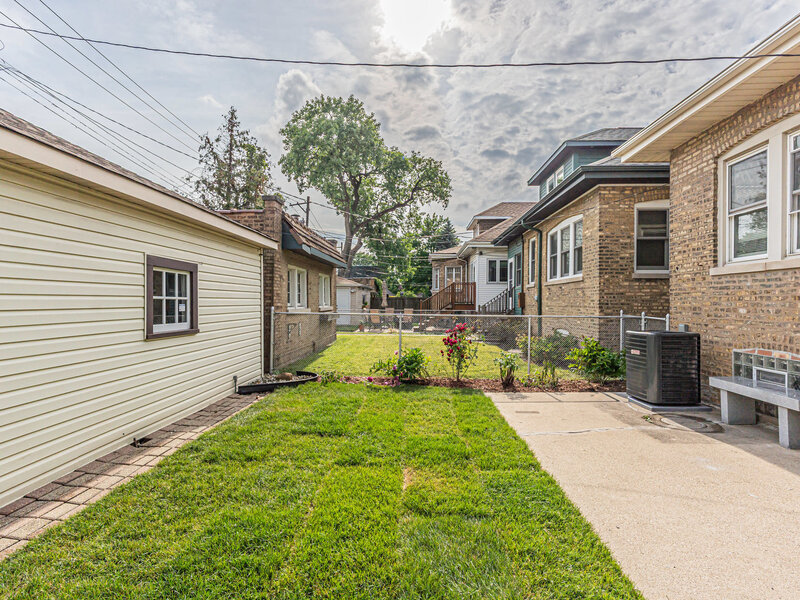 2539 W Morse Avenue Chicago IL 60645