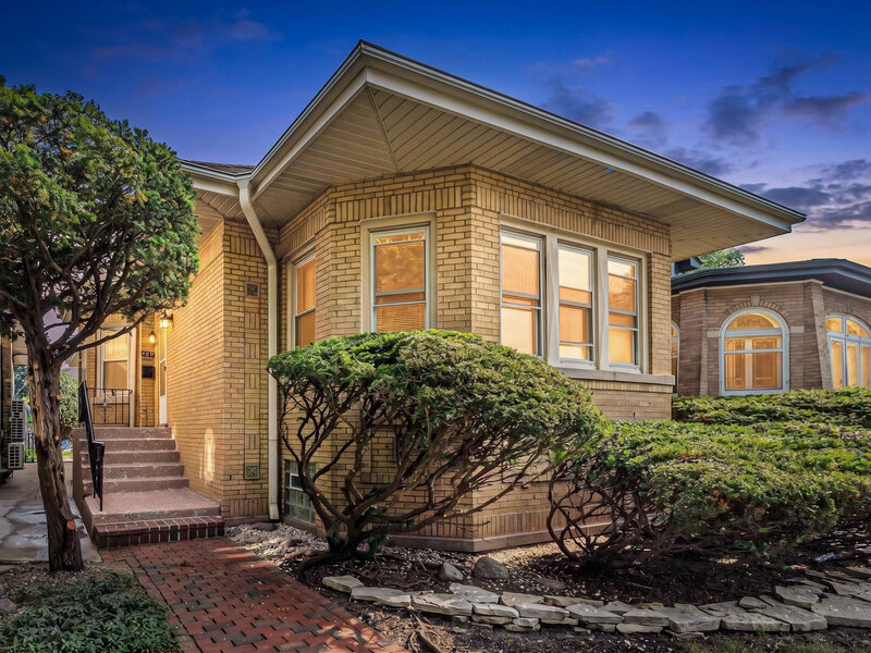 2539 W Morse Avenue Chicago IL 60645