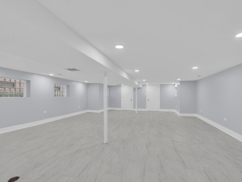 2539 W Morse Avenue Chicago IL 60645