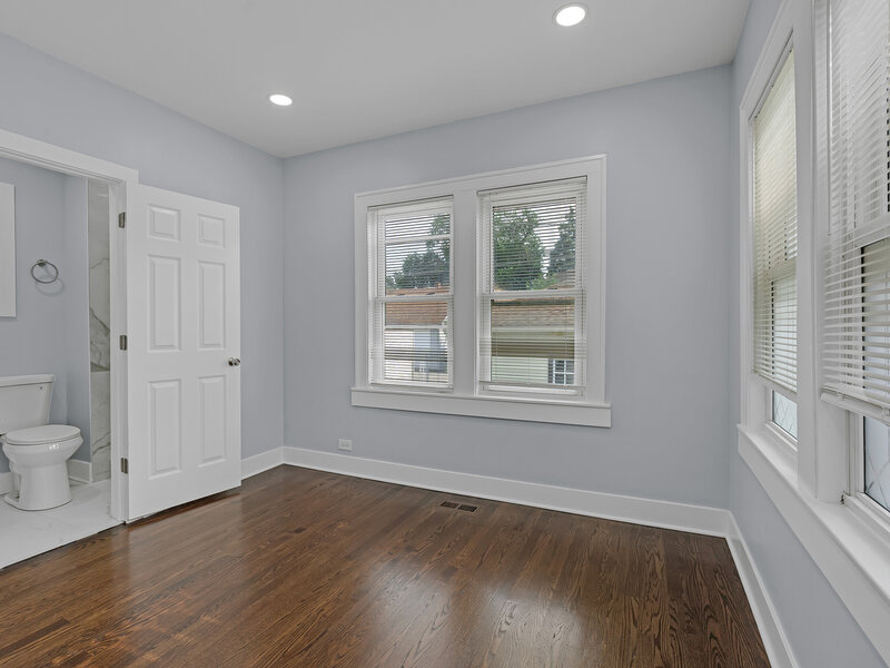 2539 W Morse Avenue Chicago IL 60645