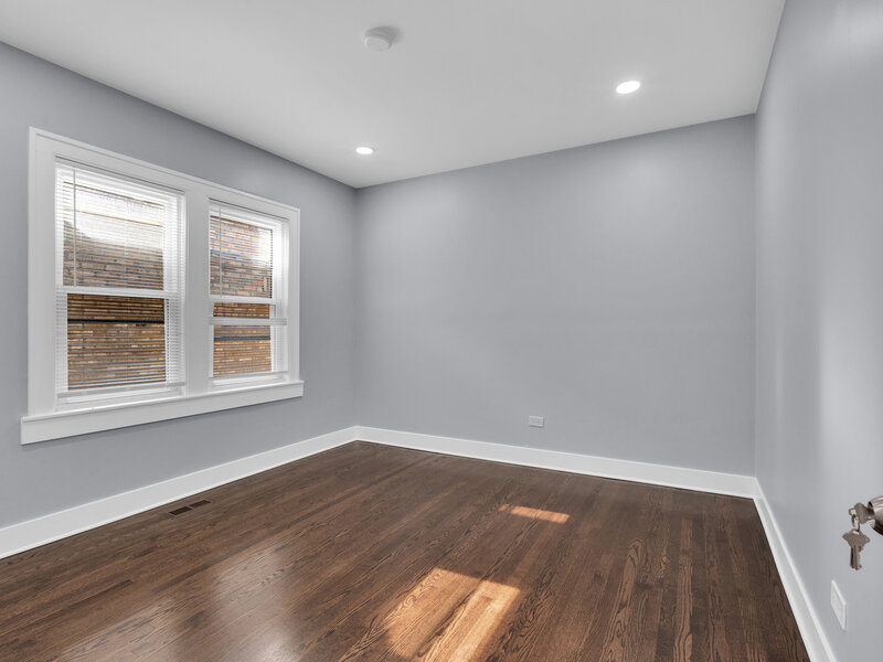 2539 W Morse Avenue Chicago IL 60645