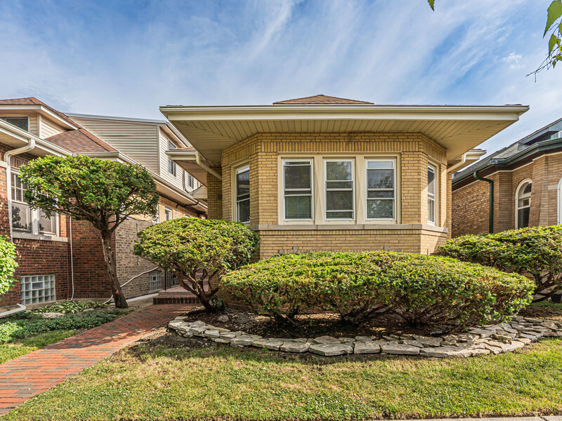 2539 W Morse Avenue Chicago IL 60645