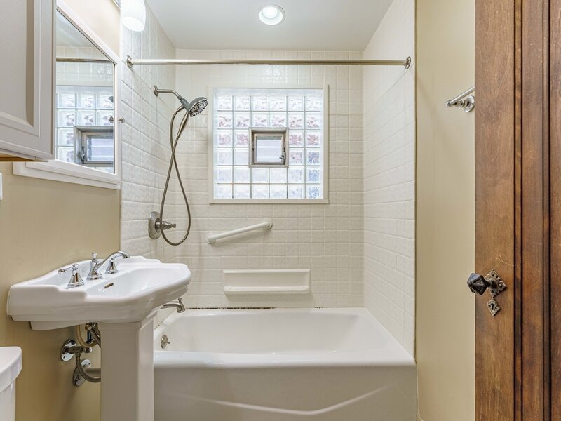 6731 W Albion Avenue Chicago IL 60631