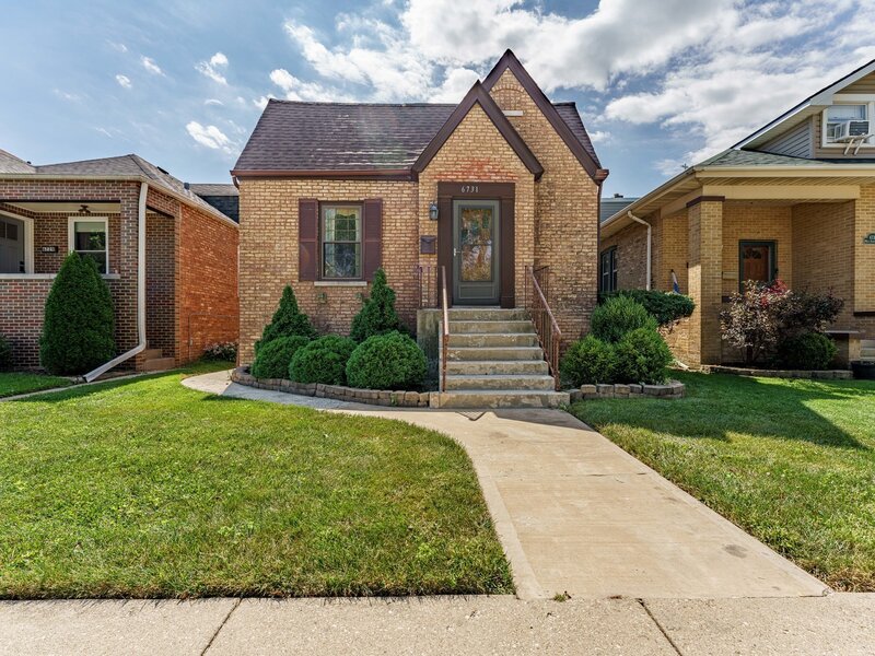 6731 W Albion Avenue Chicago IL 60631