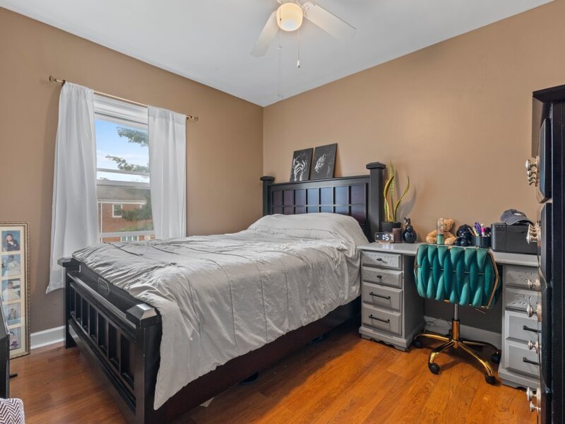 5242 W 63rd Place Chicago IL 60638