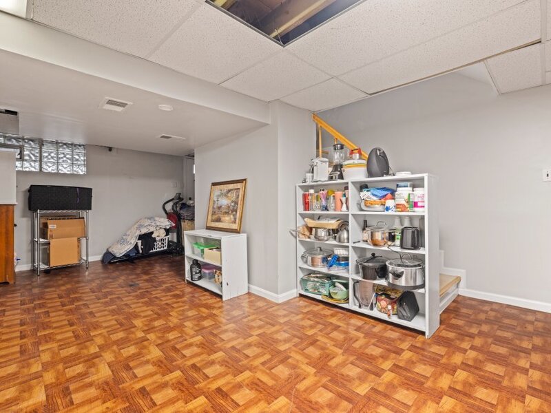 5242 W 63rd Place Chicago IL 60638