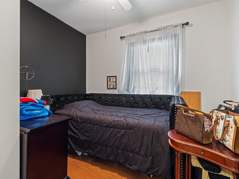 5242 W 63rd Place Chicago IL 60638