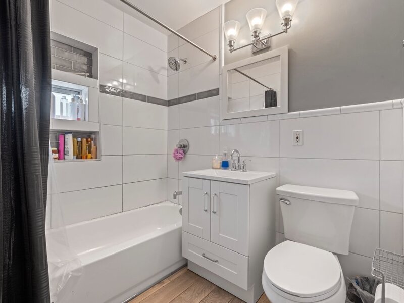 5242 W 63rd Place Chicago IL 60638