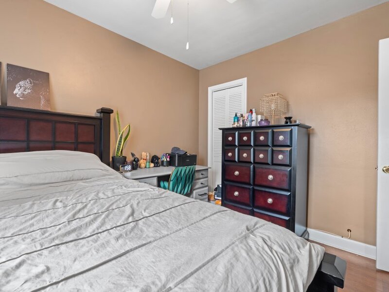 5242 W 63rd Place Chicago IL 60638