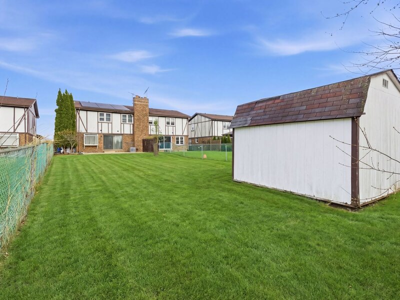 1038 S Hunt Club Drive Mount Prospect IL 60056