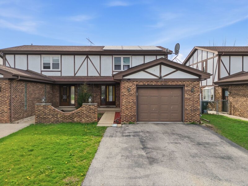 1038 S Hunt Club Drive Mount Prospect IL 60056