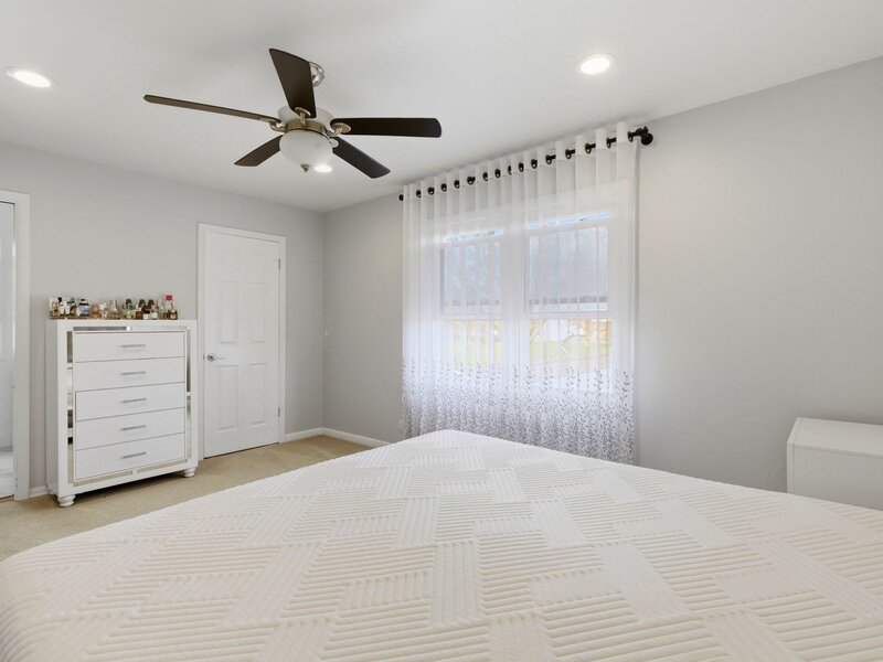 1038 S Hunt Club Drive Mount Prospect IL 60056