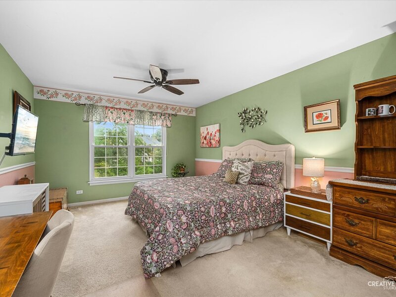 203 Parkside Lane Oswego IL 60543