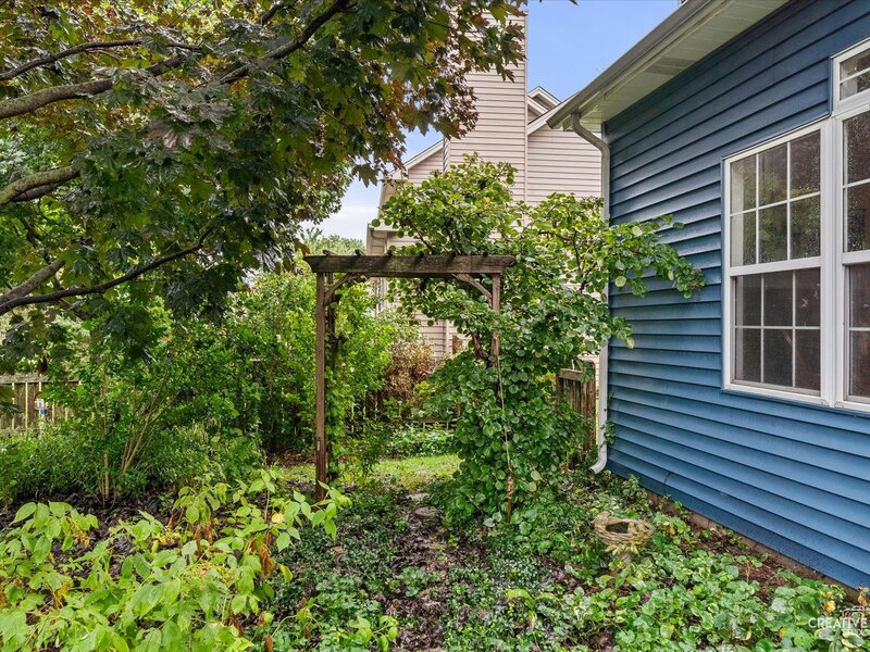 203 Parkside Lane Oswego IL 60543