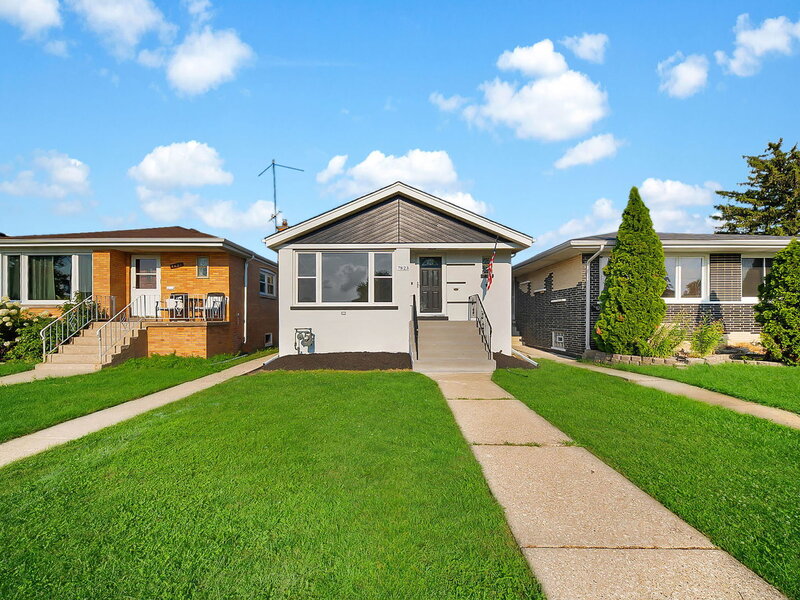 7823 Moody Avenue Burbank IL 60459