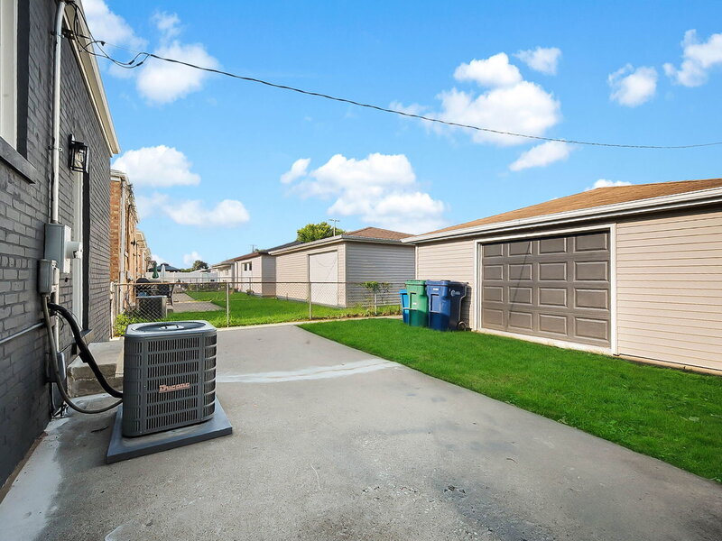 7823 Moody Avenue Burbank IL 60459