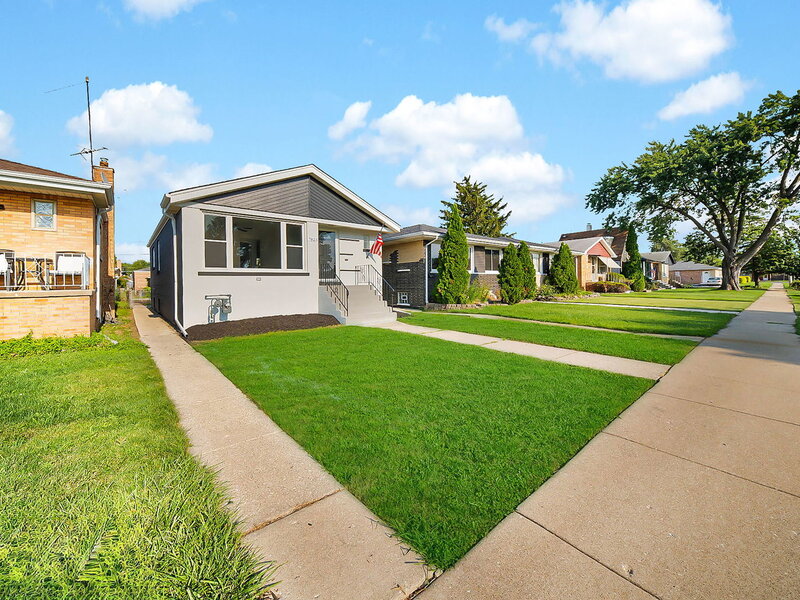 7823 Moody Avenue Burbank IL 60459
