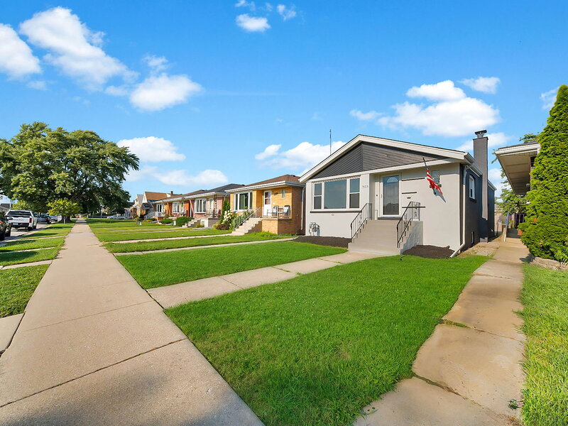 7823 Moody Avenue Burbank IL 60459