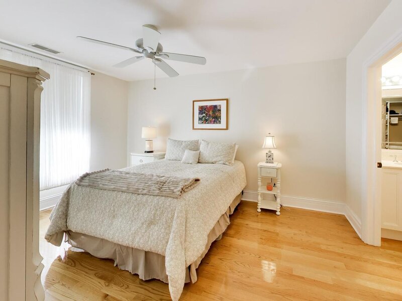 1865 Admiral Court Glenview IL 60026