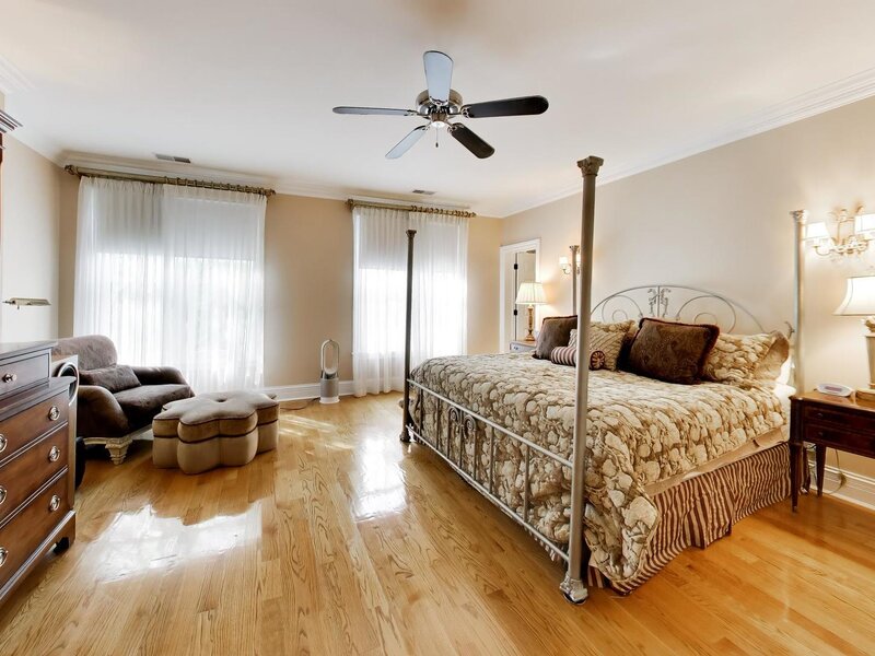 1865 Admiral Court Glenview IL 60026