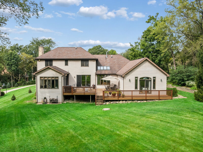26165 N Greenbriar Court Lake Barrington IL 60084