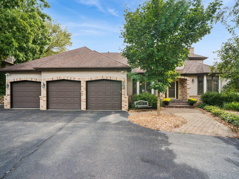 26165 N Greenbriar Court Lake Barrington IL 60084