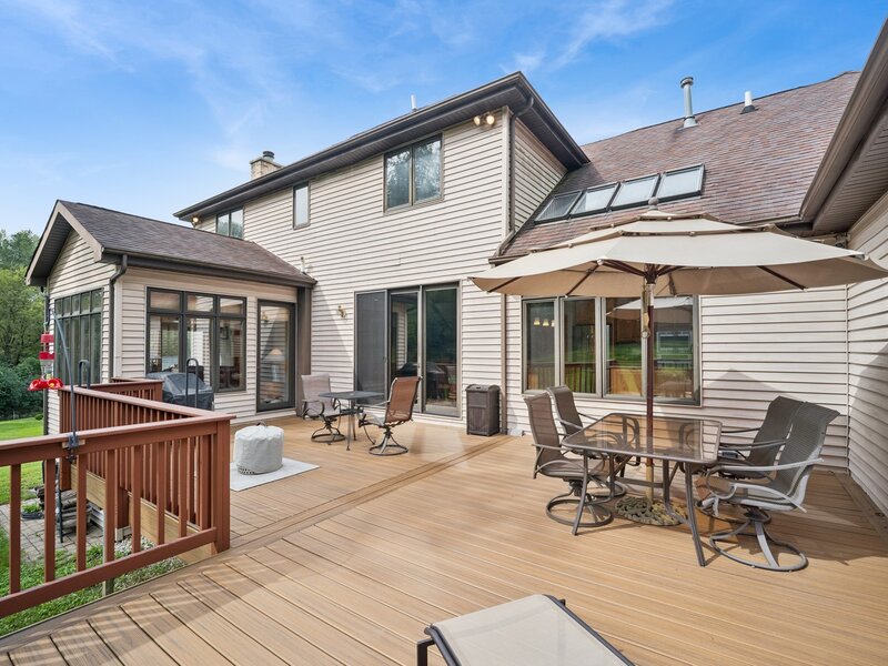 26165 N Greenbriar Court Lake Barrington IL 60084