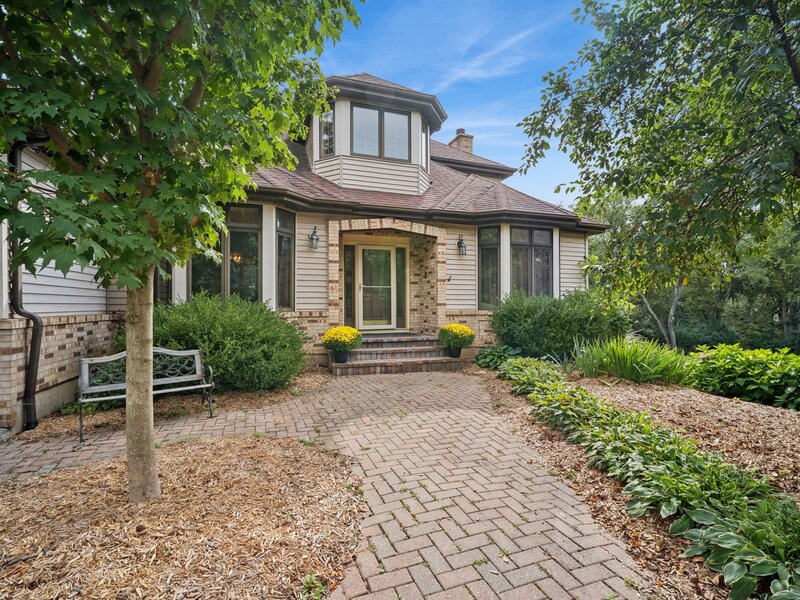 26165 N Greenbriar Court Lake Barrington IL 60084