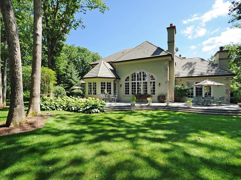 1970 Windridge Drive Lake Forest IL 60045