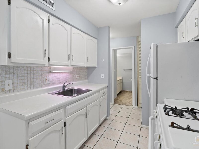 1500 Robin Circle Hoffman Estates IL 60169