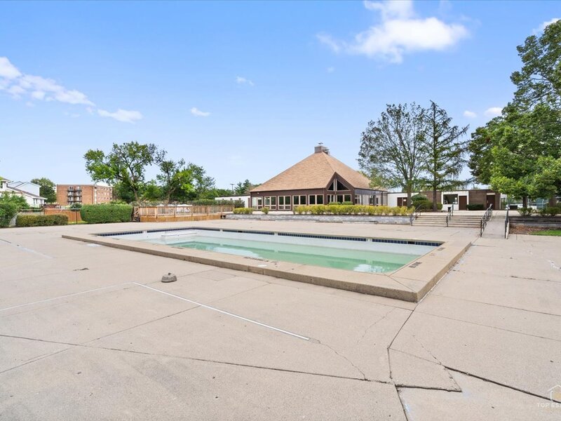 1500 Robin Circle Hoffman Estates IL 60169