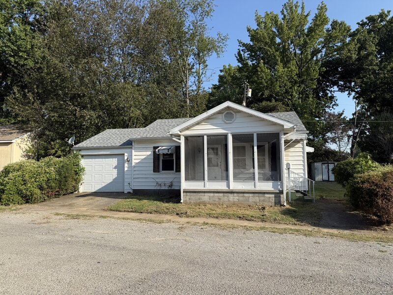 6 C Lane Herrin IL 62948