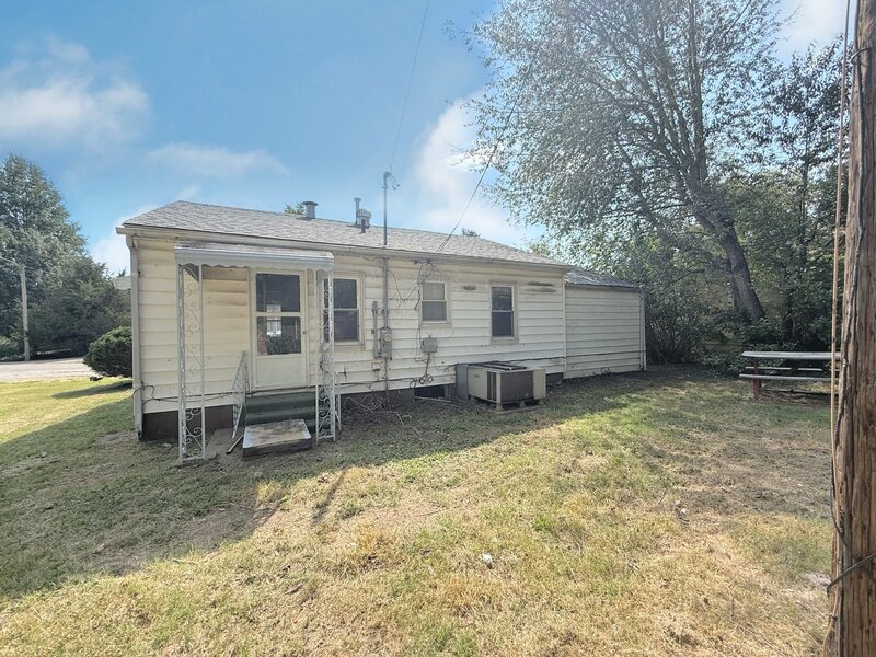 6 C Lane Herrin IL 62948