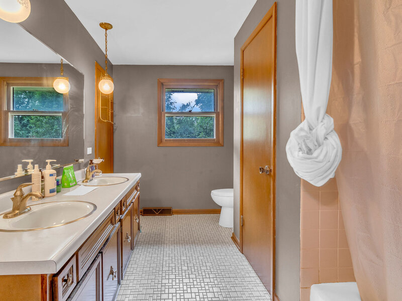 1177 Meadow Lane Elgin IL 60123