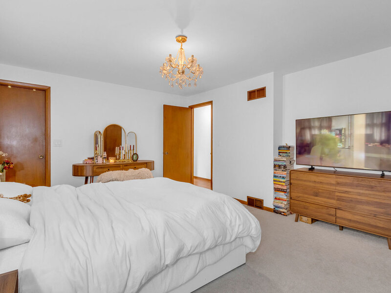 1177 Meadow Lane Elgin IL 60123