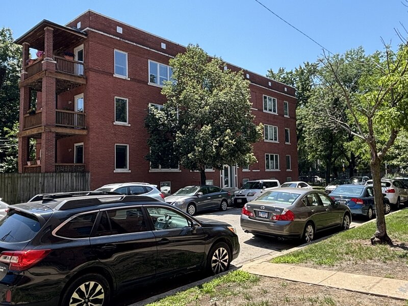 1625 W Ainslie Street Chicago IL 60640