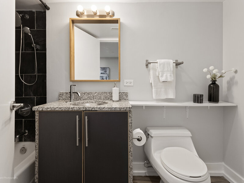 1625 W Ainslie Street Chicago IL 60640