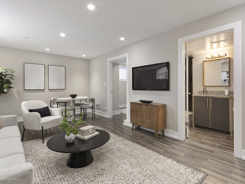 1625 W Ainslie Street Chicago IL 60640
